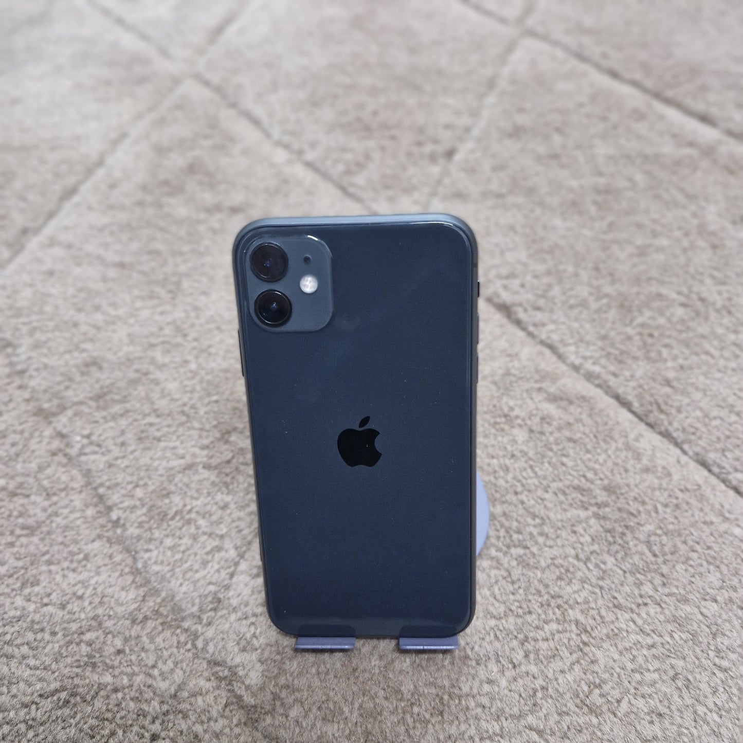 iPhone 11 – 64 GB (Pre-Owned)