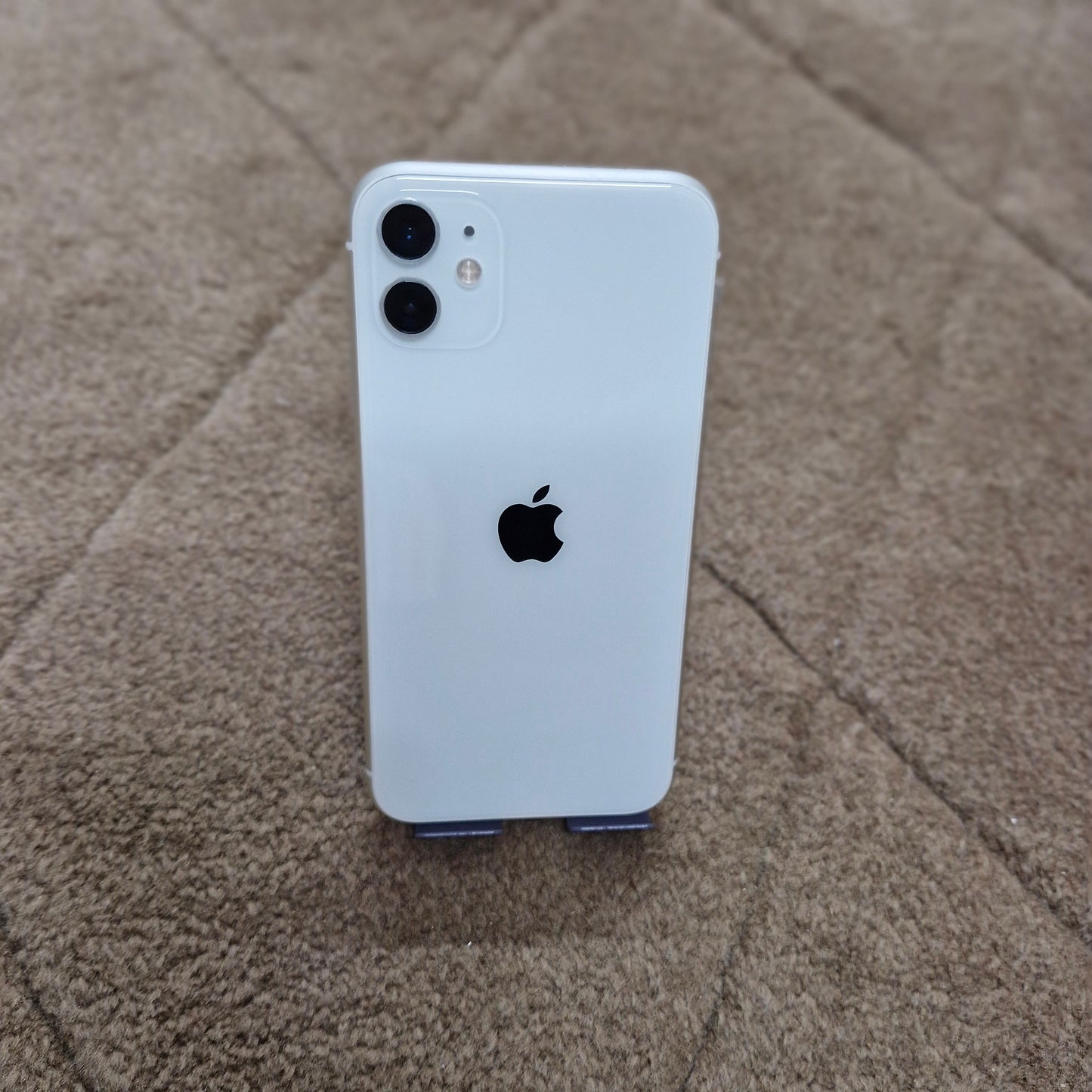 iPhone 11 – 128 GB (Pre-Owned)